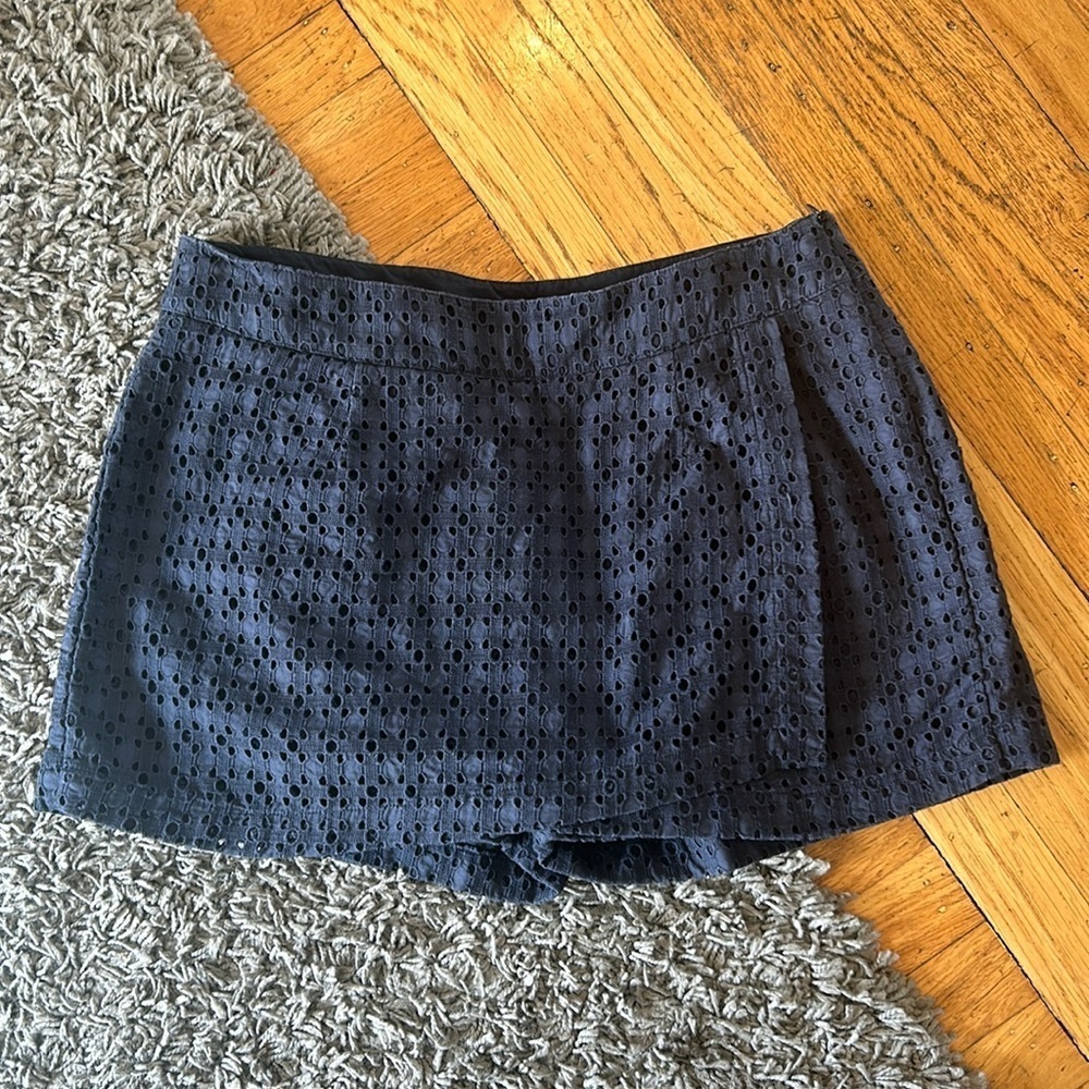 CAbi #5111 Eyelet Navy Faux Wrap Skort Size 6